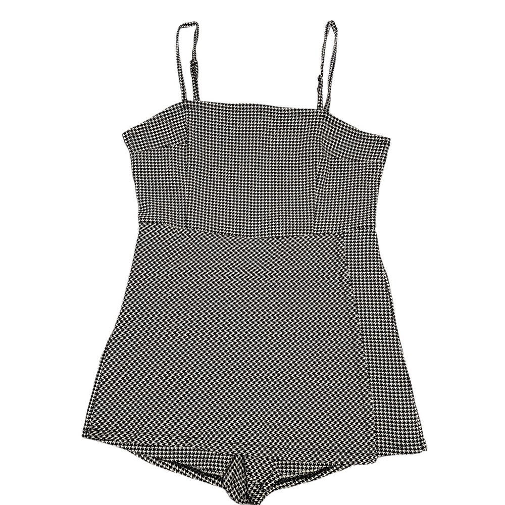 (L) Forever 21 ROMPER Stretch - trendy women’s checkered romper